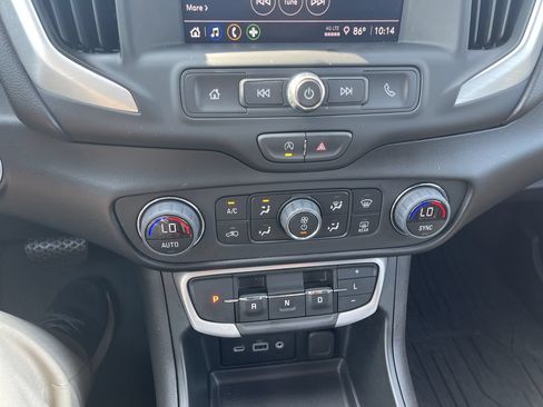 Used 2024 GMC Terrain SLE w/ Driver Convenience Package FWD image 14