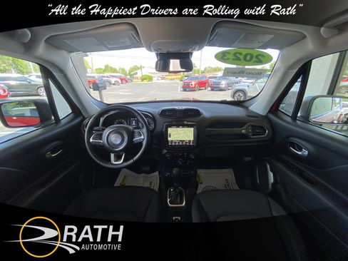 Used 2023 Jeep Renegade Latitude w/ Premium Group AWD/4WD image 17