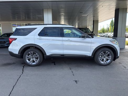 New 2026 Ford Explorer Active w/ Active Comfort Package AWD/4WD image 3