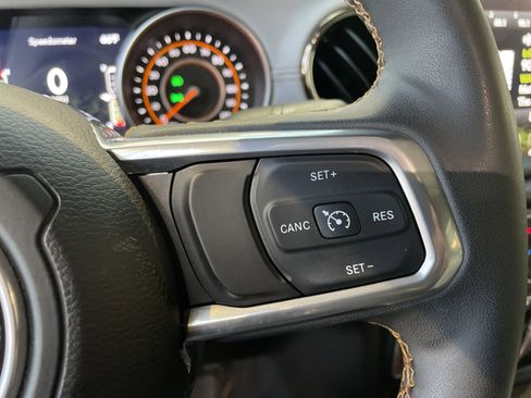 Used 2023 Jeep Gladiator Overland AWD/4WD image 20