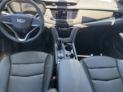 New 2025 Cadillac XT6 Luxury image 15