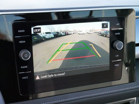 Certified 2025 Volkswagen Taos SE image 30