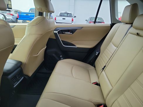 Used 2021 Toyota RAV4 XLE Premium AWD/4WD image 7