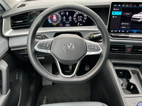 Certified 2026 Volkswagen Tiguan SE w/ Panoramic Sunroof Package FWD image 14