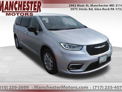 Used 2024 Chrysler Pacifica Touring-L