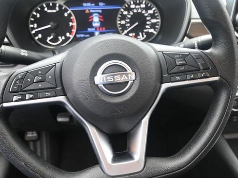 Used 2024 Nissan Altima 2.5 SV FWD image 15