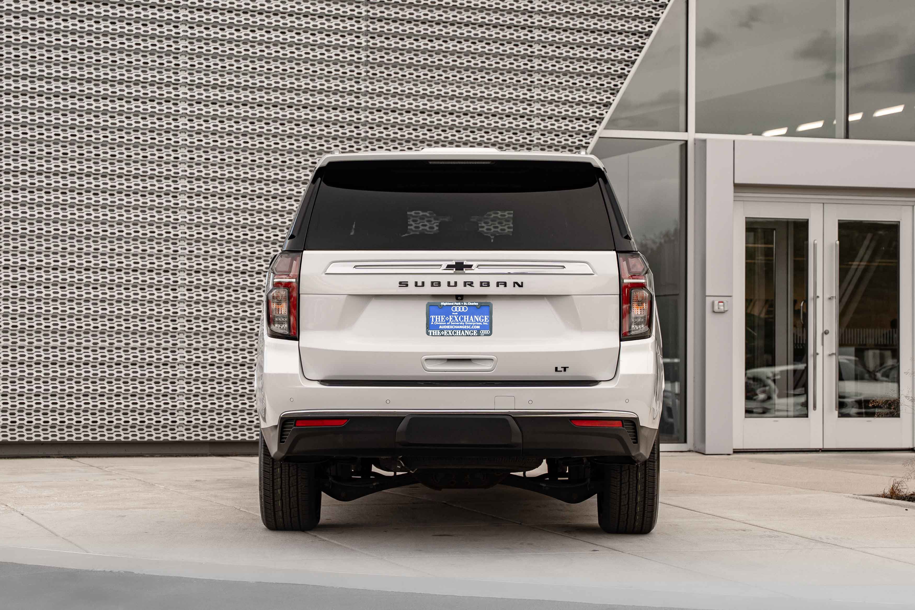 Used 2022 Chevrolet Suburban LT w/ LT Signature Package AWD/4WD image 31