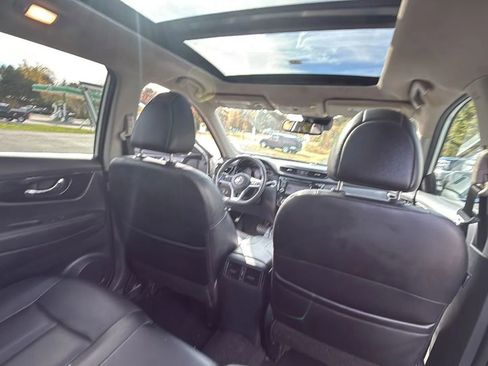 Used 2017 Nissan Rogue SL w/ SL Premium Package image 37