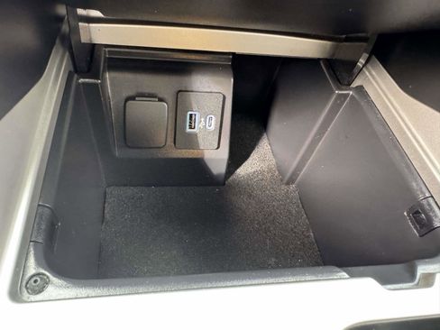 Certified 2022 Ford Explorer XLT w/ Equipment Group 202A image 25