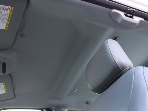 Used 2025 Ford F250 XLT image 13