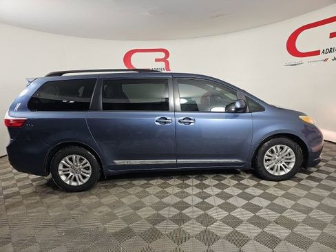 Used 2015 Toyota Sienna XLE image 8