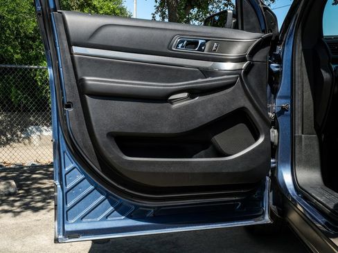 Used 2018 Ford Explorer XLT w/ Equipment Group 202A FWD image 53
