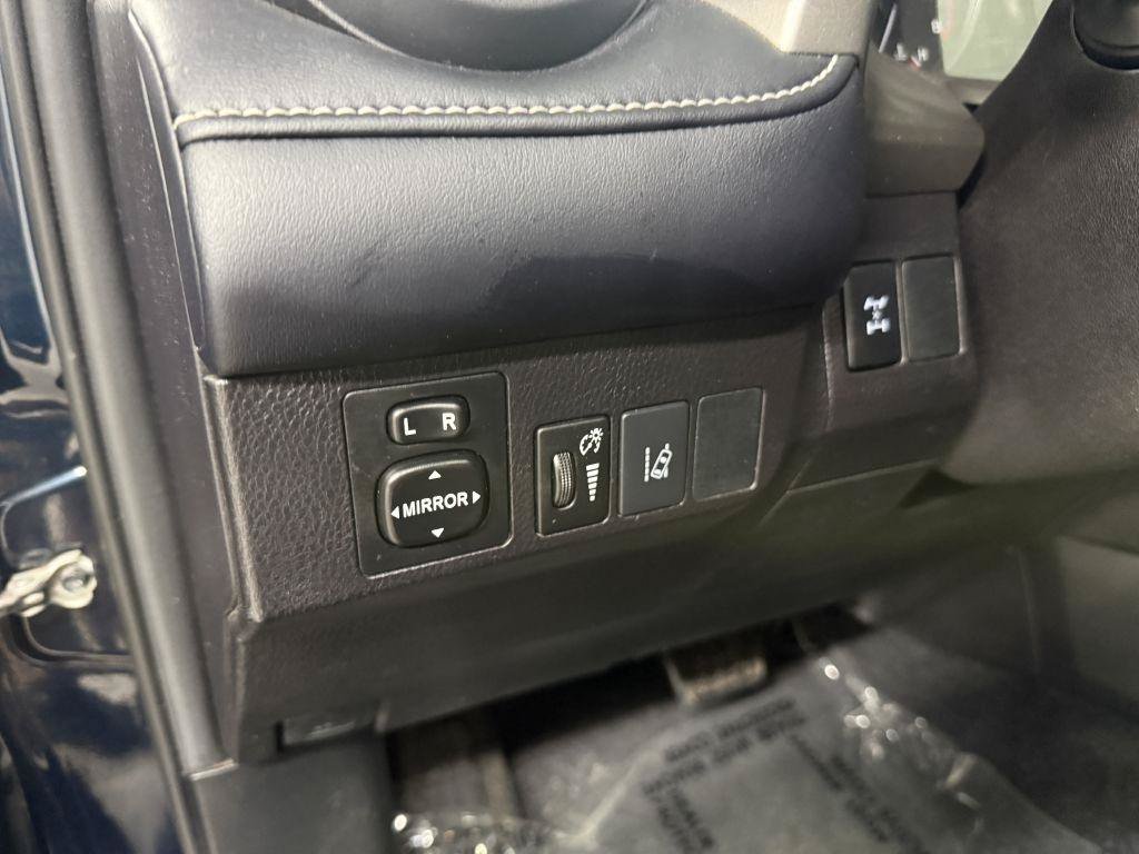 Used 2018 Toyota RAV4 XLE AWD/4WD image 13