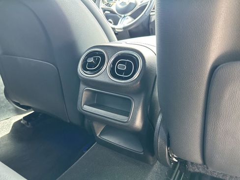 Used 2024 Mercedes-Benz GLC 300 4MATIC image 39