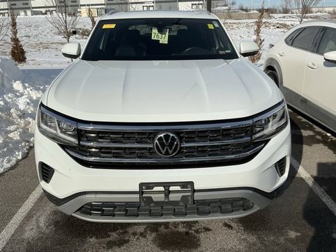 Used 2020 Volkswagen Atlas Cross Sport SEL image 2