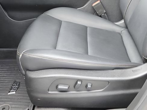 Used 2022 Cadillac XT4 Sport w/ Enhanced Visibility Package FWD image 20