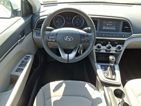 Used 2019 Hyundai Elantra SE FWD image 13