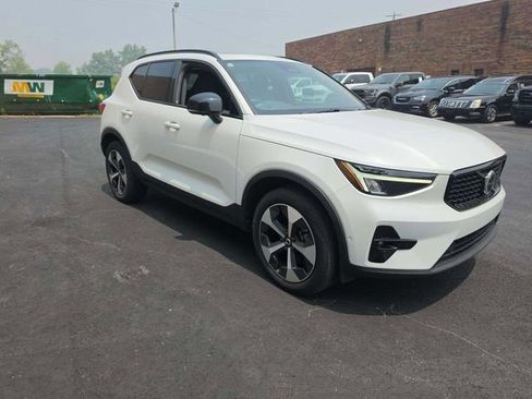 Used 2023 Volvo XC40 B4 Ultimate FWD image 1