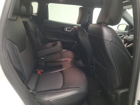 Used 2025 Jeep Compass Latitude w/ Convenience Group AWD/4WD image 19