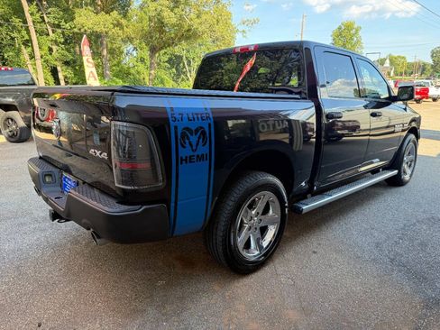 Used 2017 RAM 1500 Express AWD/4WD image 4
