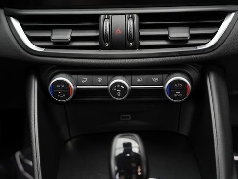 Used 2017 Alfa Romeo Giulia AWD image 43