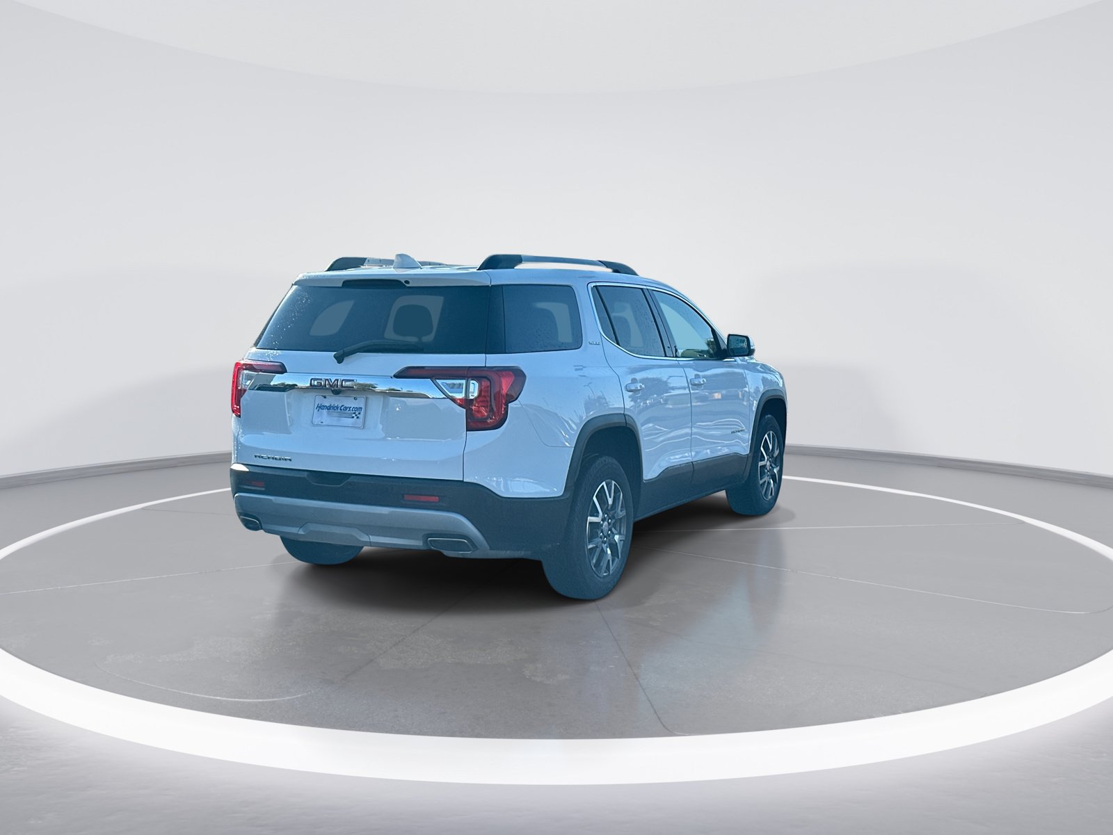 Used 2023 GMC Acadia SLE w/ Driver Convenience Package FWD image 9