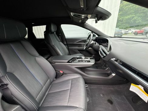 Used 2025 Cadillac Lyriq Luxury RWD image 31