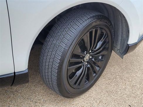 Used 2024 Toyota Venza Nightshade image 6