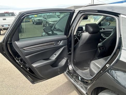 Used 2020 Honda Accord Touring image 31