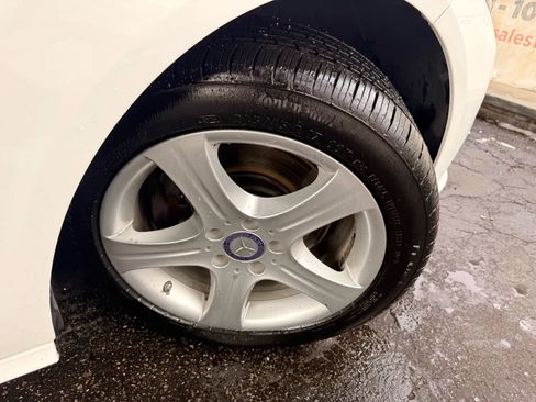 Used 2014 Mercedes-Benz E 350 4MATIC Sedan image 49