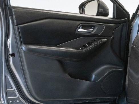Used 2024 Nissan Rogue SV FWD image 8