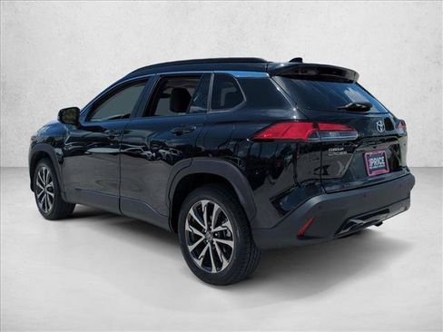 Used 2023 Toyota Corolla Cross XLE w/ Convenience Package FWD image 8