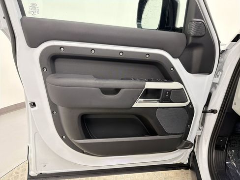 Used 2021 Land Rover Defender 110 X-Dynamic SE AWD/4WD image 18