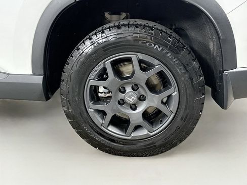 Used 2025 Honda Pilot TrailSport image 24