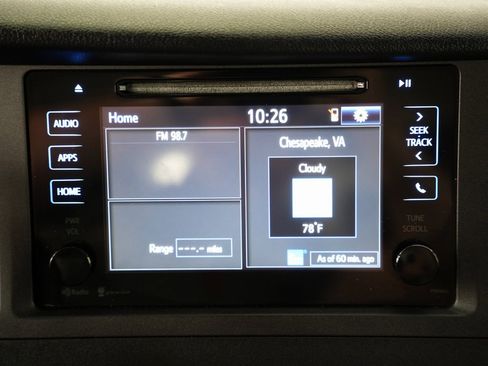 Used 2015 Toyota Sienna LE image 17