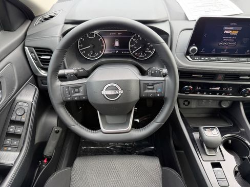 Used 2025 Nissan Rogue SV FWD image 14