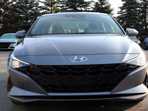 Used 2021 Hyundai Elantra SE image 5