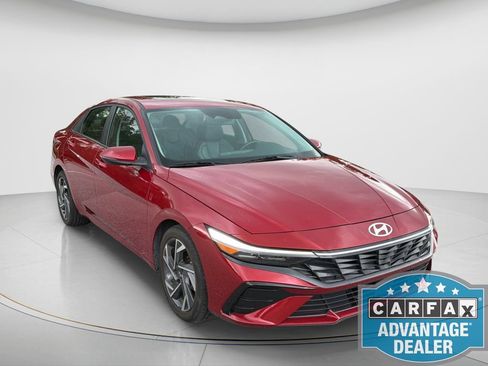 Used 2025 Hyundai Elantra Limited FWD image 3