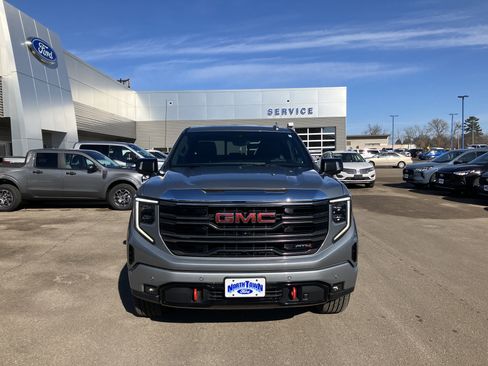 Used 2023 GMC Sierra 1500 AT4 w/ AT4 Premium Package AWD/4WD image 3