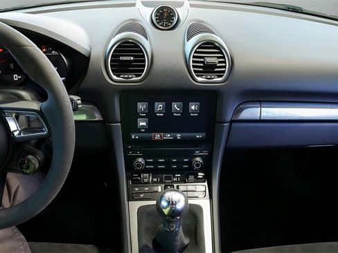 Used 2018 Porsche 718 Cayman GTS image 32