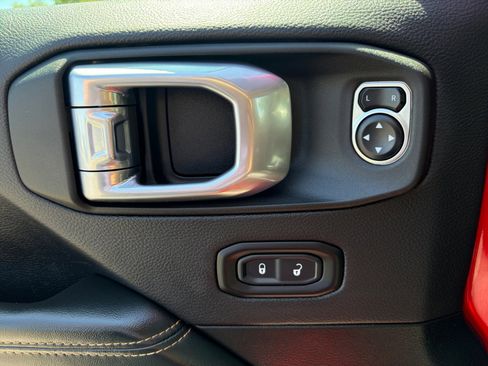 Used 2024 Jeep Wrangler Unlimited Sahara AWD/4WD image 14