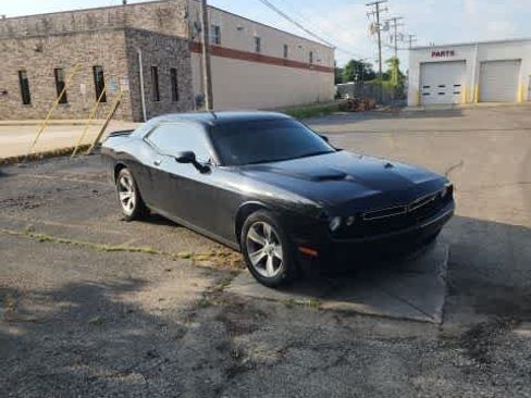 Used 2018 Dodge Challenger SXT RWD image 8