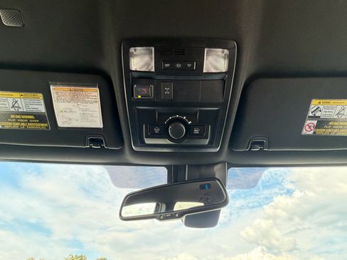 Used 2020 Toyota Tacoma TRD Off-Road w/ Blackout Package AWD/4WD image 33