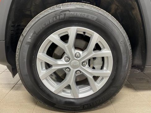 Used 2023 Jeep Grand Cherokee Limited AWD/4WD image 8