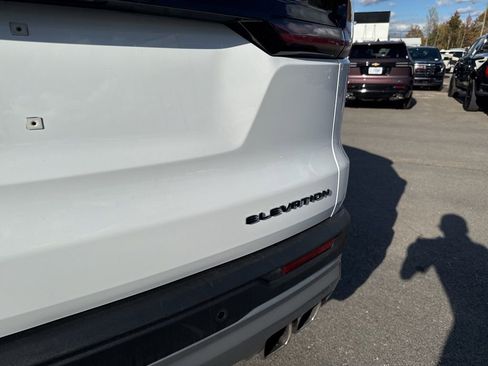 Used 2025 GMC Acadia Elevation image 33