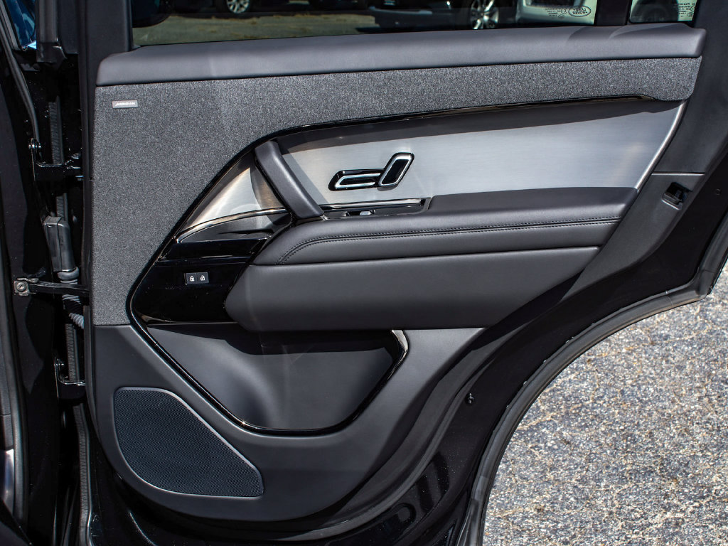 Used 2023 Land Rover Range Rover Sport SE AWD/4WD image 12