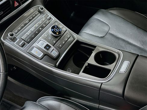 Used 2022 Hyundai Santa Fe Limited image 17