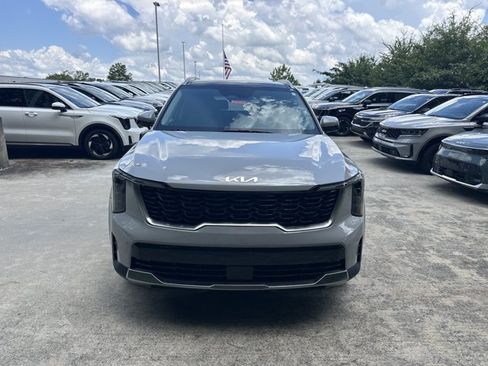 Used 2025 Kia Sorento EX w/ Panoramic Sunroof Package AWD/4WD image 3