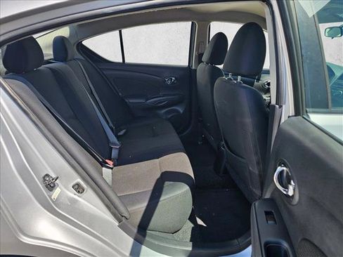 Used 2013 Nissan Versa SV FWD image 11
