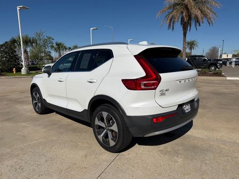 Used 2024 Volvo XC40 B5 Core image 3
